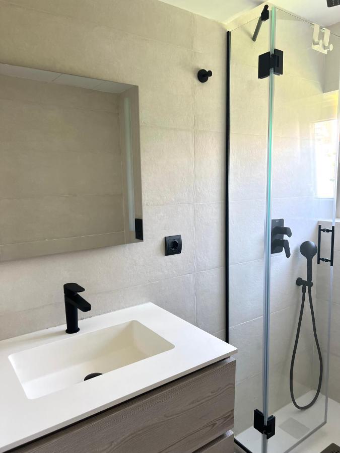 Modern 3 Bedroom Situated In Luxury Beachfront Gated Community Apartment Torremolinos